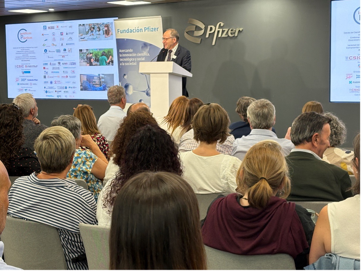 entrega_de_becas_2024-2025_img7